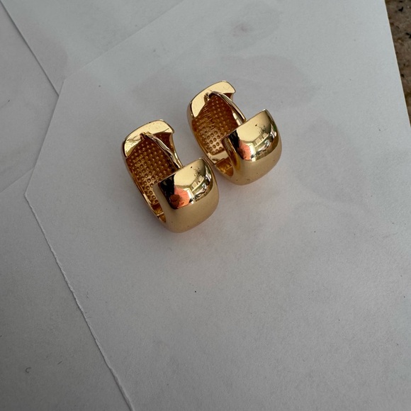 Quince Chunky Gold Hoop Earrings 14k Vermeil - Picture 10 of 12